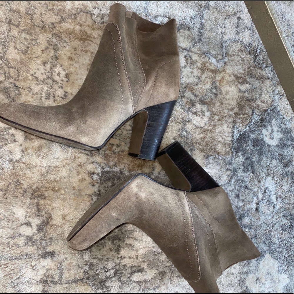 VINCE CAMUTO - Suede bootie